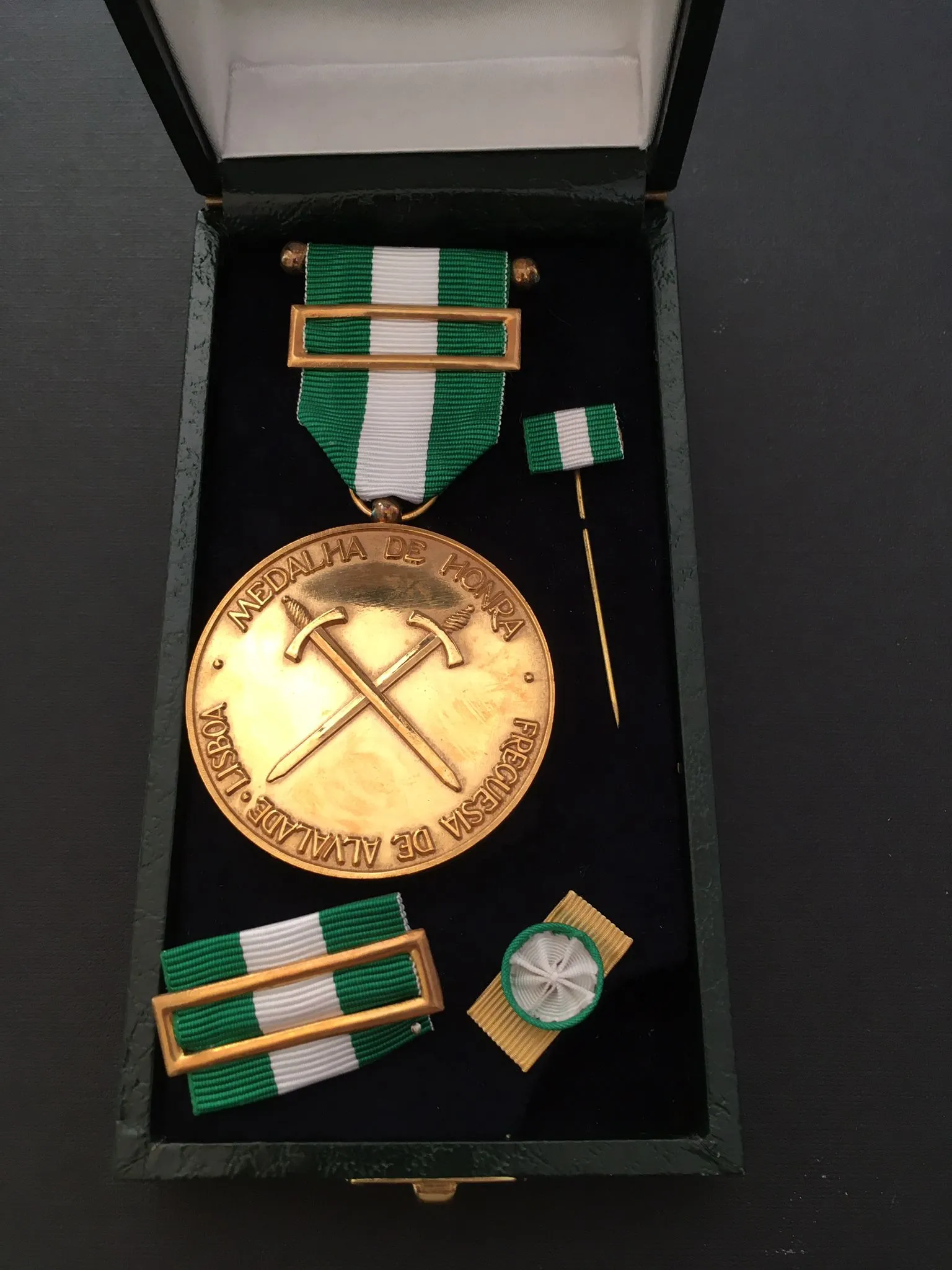 Professor Carmona Rodrigues homenageado com a Medalha de Honra da Freguesia de Alvalade