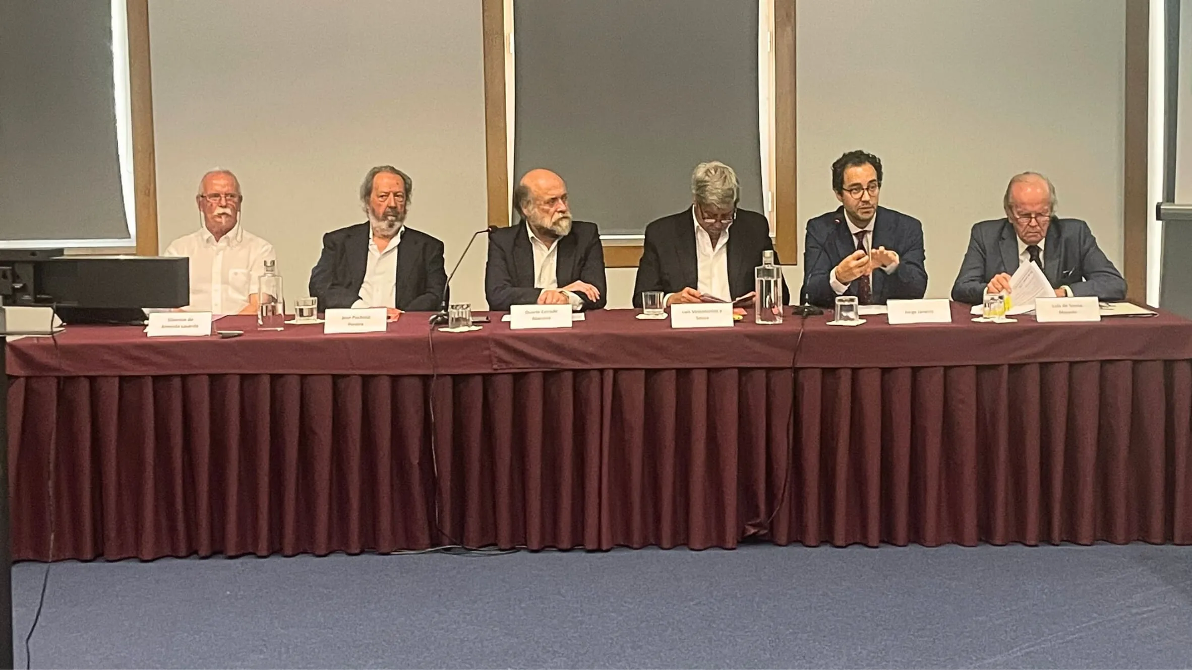 MESA REDONDA - Qual o Futuro dos Arquivos Privados?