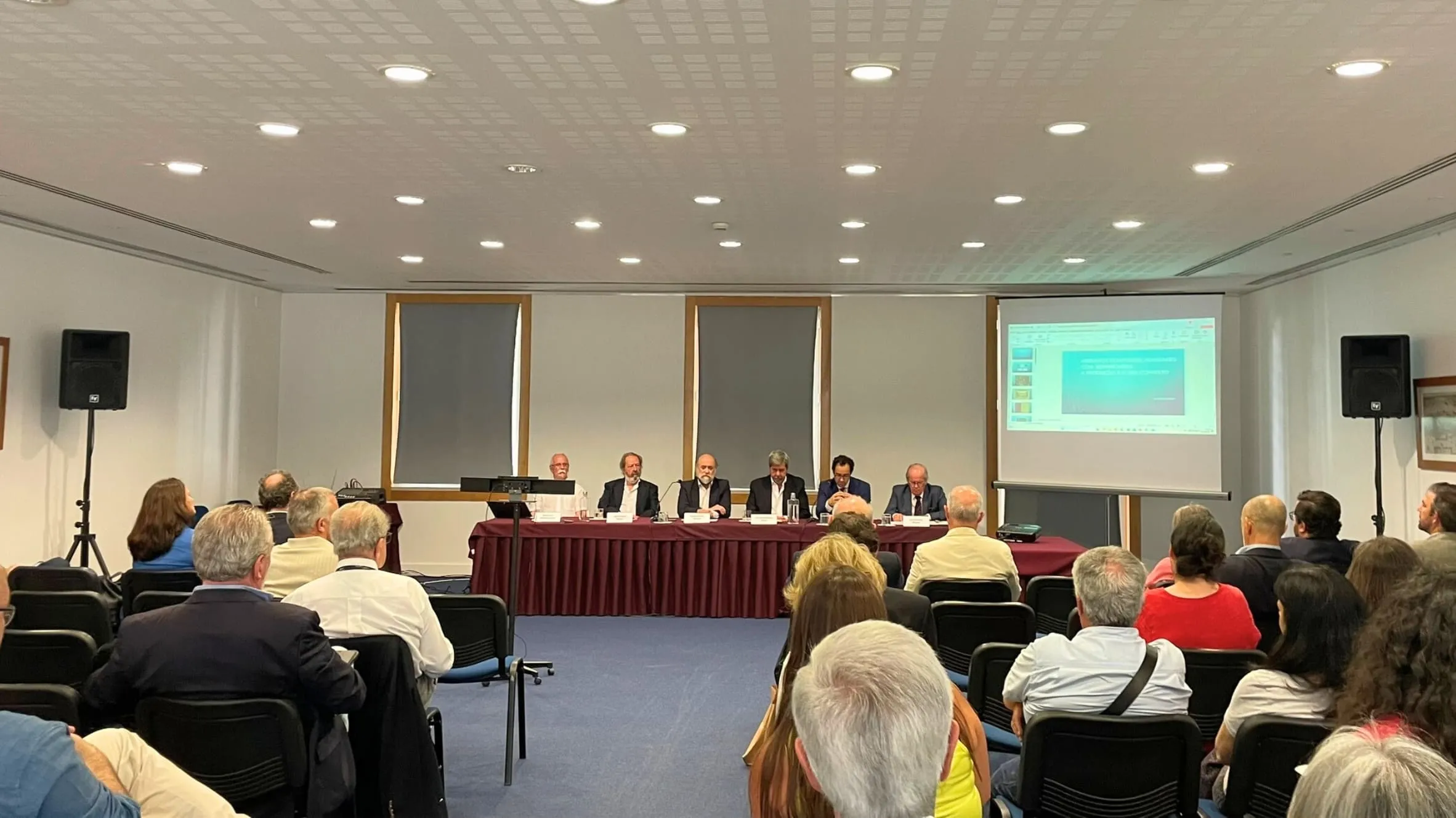 MESA REDONDA - Qual o Futuro dos Arquivos Privados?