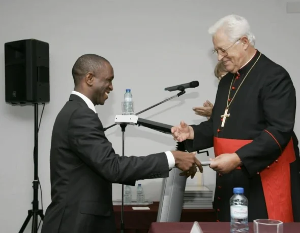 A apoiar jovens estudantes PALOP desde 1990